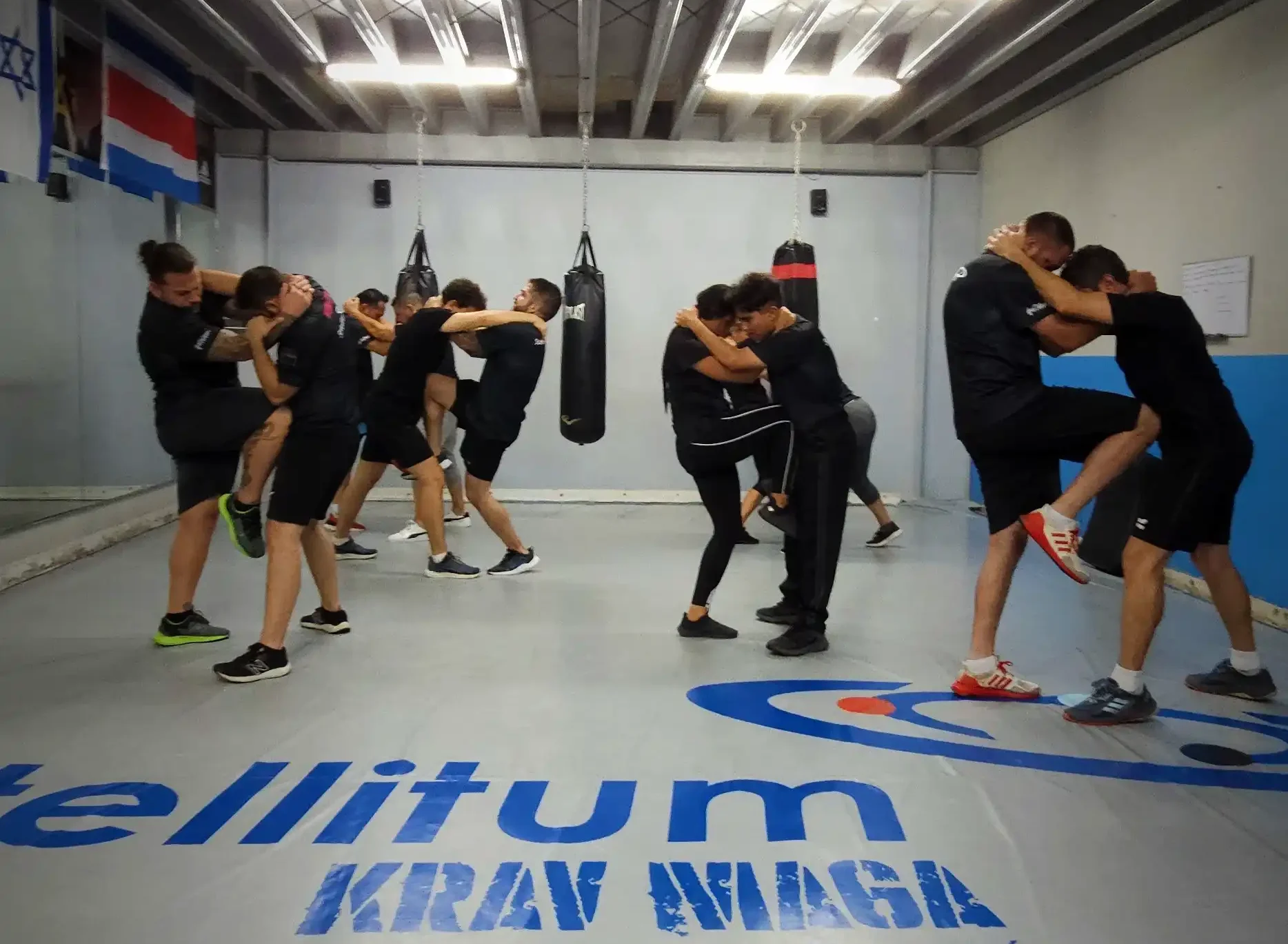 clase grupal de krav maga